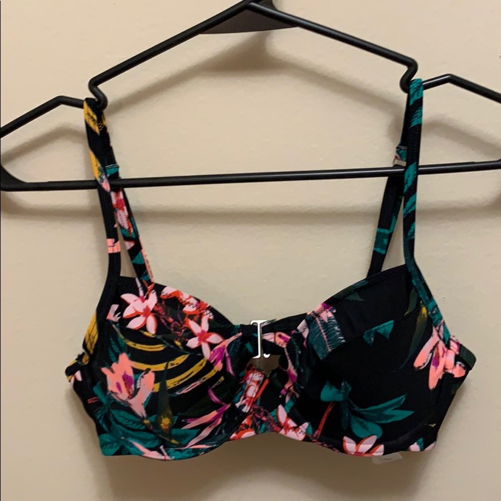 Brand New Old Navy Bikini Top (top only)